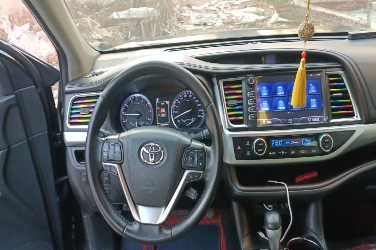 Used Toyota Highlander 2018 2.0T Four-Wheel Drive Luxury Version 7 Seats China VI Standard Steering Wheel