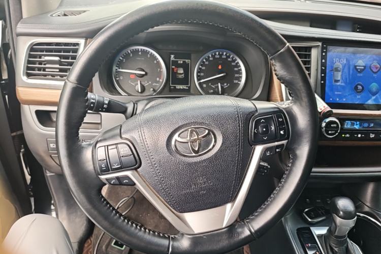 Used Toyota Highlander 2018 2.0T Four-Wheel Drive Luxury Edition 7 Seats China V Emission Standard Steering Wheel