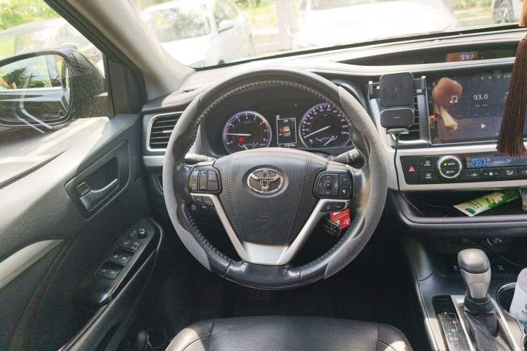 Used Toyota Highlander 2018 2.0T Four-Wheel Drive Prestige Version 7 Seats China V Emission Standard Steering Wheel