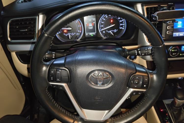 Used Toyota Highlander 2018 2.0T Four-Wheel Drive Luxury Edition 7 Seats China V Emission Standard Steering Wheel