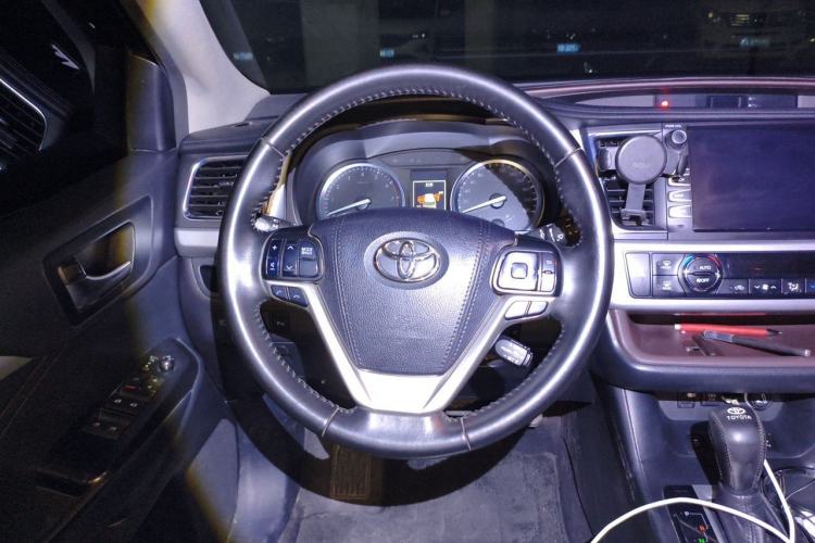 Used Toyota Highlander 2018 2.0T Four-Wheel Drive Prestige Version 7 Seats China V Emission Standard Steering Wheel