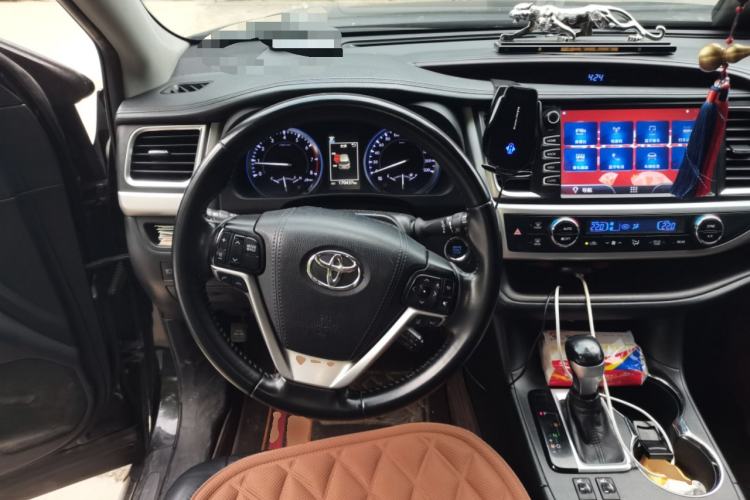 Used Toyota Highlander 2018 2.0T Four-Wheel Drive Luxury Version 7 Seats China VI Standard Steering Wheel