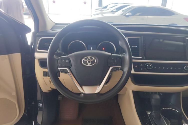 Used Toyota Highlander 2018 2.0T Two-Wheel Drive Elite Version 5 Seats China VI Standard Steering Wheel