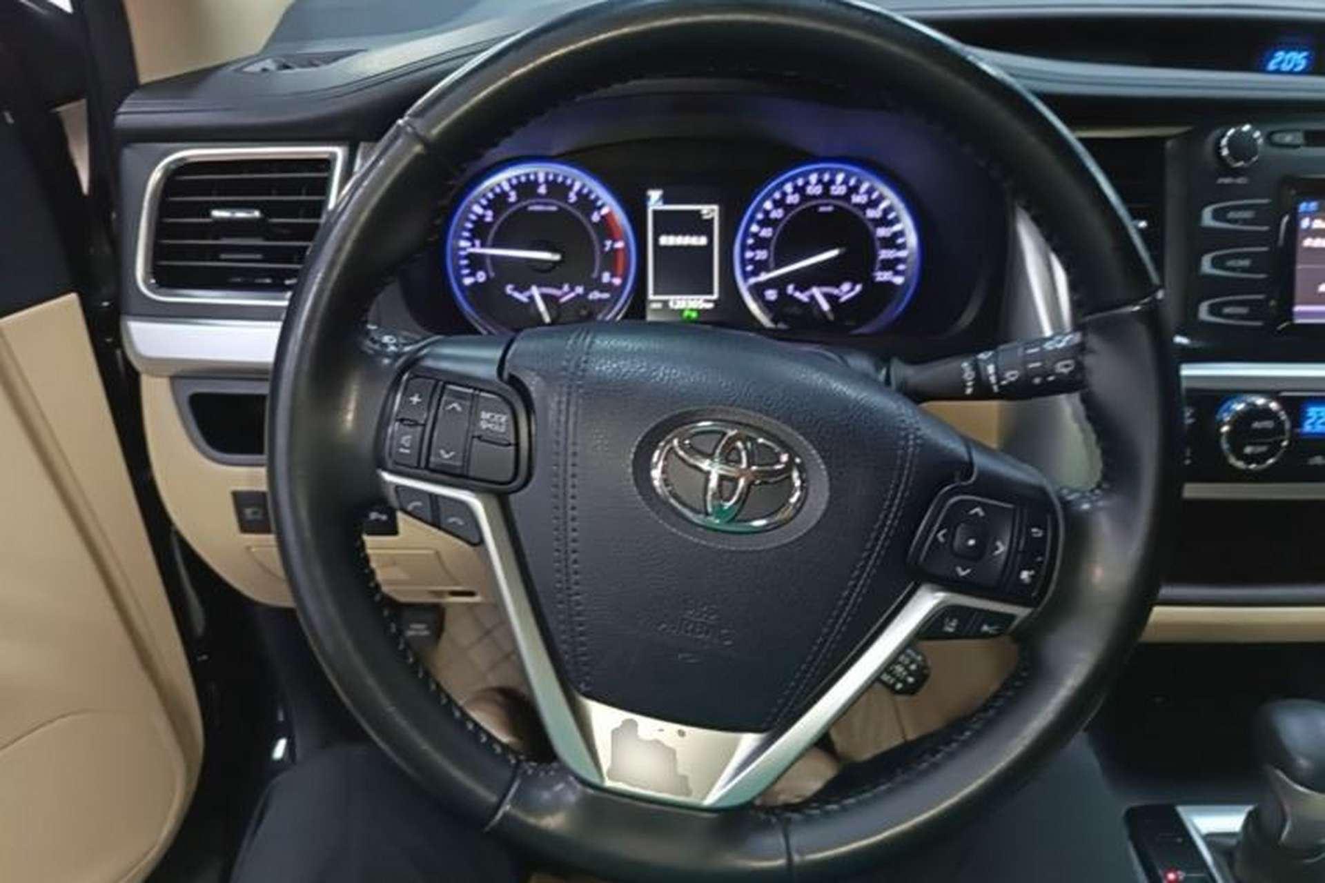 Used Toyota Highlander 2018 2.0T Four-Wheel Drive Luxury Version 7 Seats China VI Standard Steering Wheel