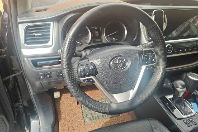 Used Toyota Highlander 2018 2.0T Four-Wheel Drive Luxury Edition 7 Seats China V Emission Standard Steering Wheel