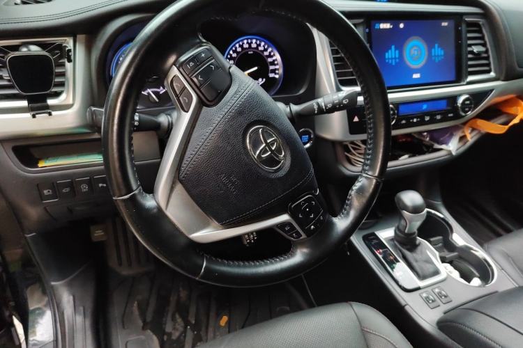 Used Toyota Highlander 2018 2.0T Four-Wheel Drive Prestige Version 7 Seats China VI Standard Steering Wheel