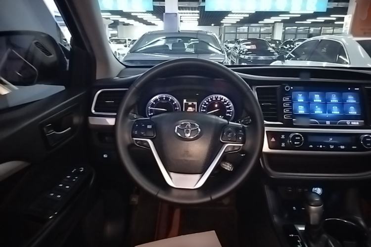 Used Toyota Highlander 2018 2.0T Four-Wheel Drive Luxury Version 7 Seats China VI Standard Steering Wheel