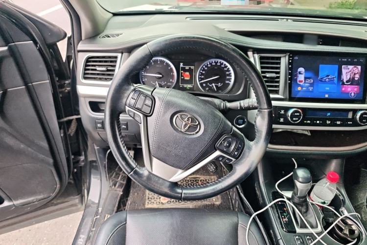 Used Toyota Highlander 2018 2.0T Four-Wheel Drive Luxury Version 7 Seats China VI Standard Steering Wheel