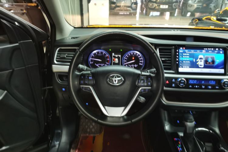 Used Toyota Highlander 2018 2.0T Four-Wheel Drive Luxury Version 7 Seats China VI Standard Steering Wheel