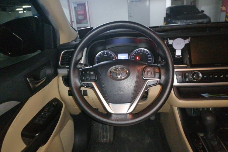 Used Toyota Highlander 2018 2.0T Two-Wheel Drive Elite Version 5 Seats China VI Standard Steering Wheel