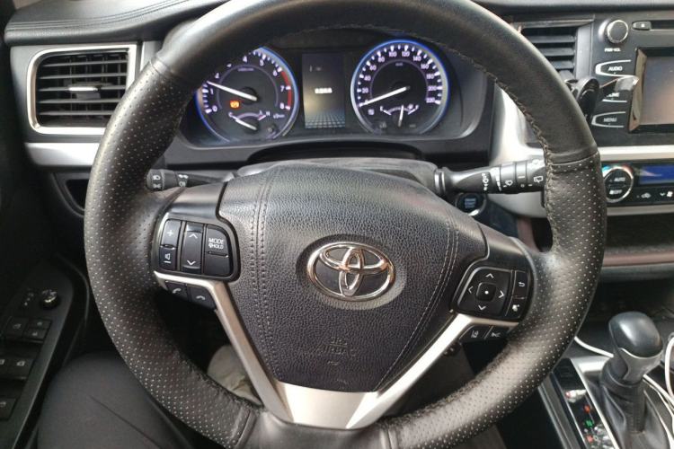Used Toyota Highlander 2018 2.0T Four-Wheel Drive Luxury Edition 7 Seats China V Emission Standard Steering Wheel