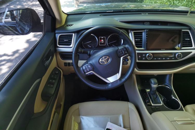Used Toyota Highlander 2018 2.0T Four-Wheel Drive Luxury Version 7 Seats China VI Standard Steering Wheel