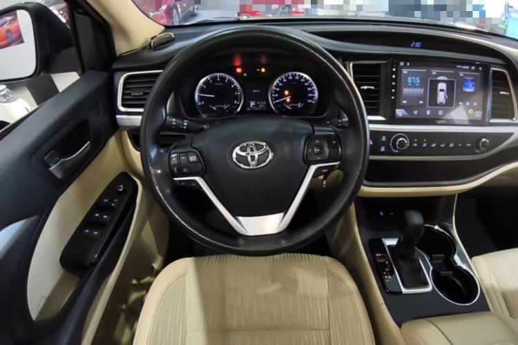 Used Toyota Highlander 2018 2.0T Two-Wheel Drive Elite Edition 7 Seats China VI Standard Steering Wheel