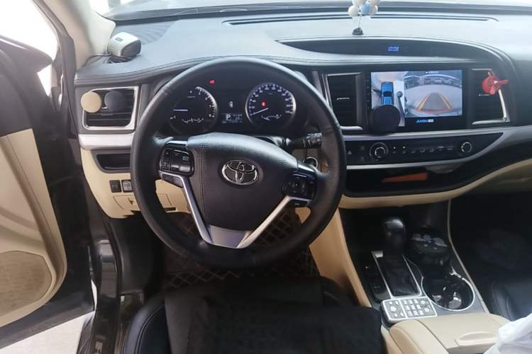 Used Toyota Highlander 2018 2.0T Four-Wheel Drive Elite Edition 7 Seats China V Standard Steering Wheel