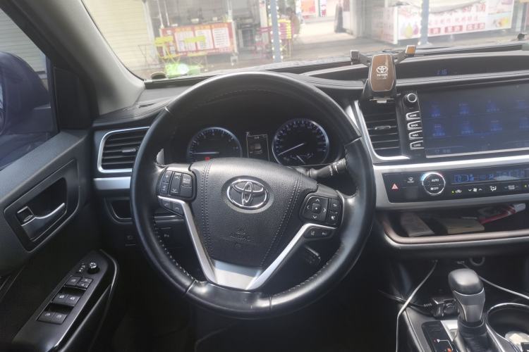 Used Toyota Highlander 2018 2.0T Four-Wheel Drive Luxury Version 7 Seats China VI Standard Steering Wheel