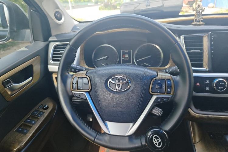 Used Toyota Highlander 2018 2.0T Four-Wheel Drive Prestige Version 7 Seats China VI Standard Steering Wheel