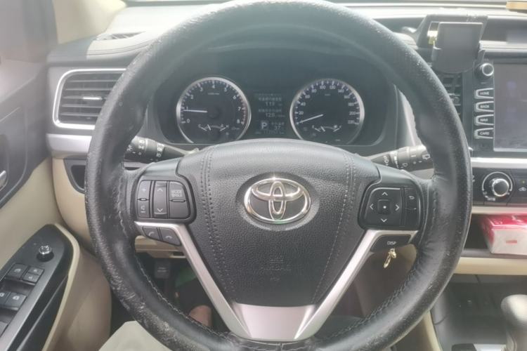 Used Toyota Highlander 2018 2.0T Two-Wheel Drive Elite Edition 7 Seats China VI Standard Steering Wheel