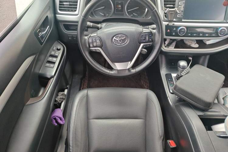Used Toyota Highlander 2018 2.0T Four-Wheel Drive Luxury Version 7 Seats China VI Standard Steering Wheel