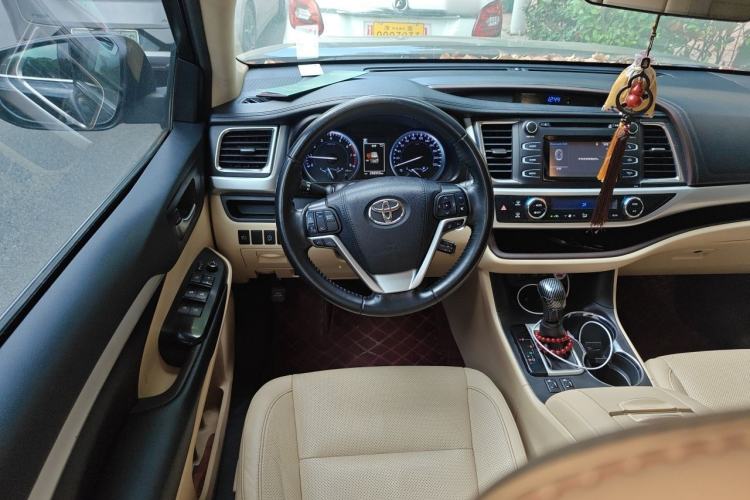 Used Toyota Highlander 2018 2.0T Four-Wheel Drive Luxury Edition 7 Seats China V Emission Standard Steering Wheel