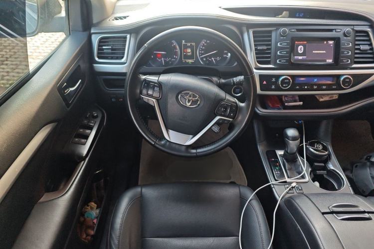 Used Toyota Highlander 2018 2.0T Four-Wheel Drive Luxury Version 7 Seats China VI Standard Steering Wheel