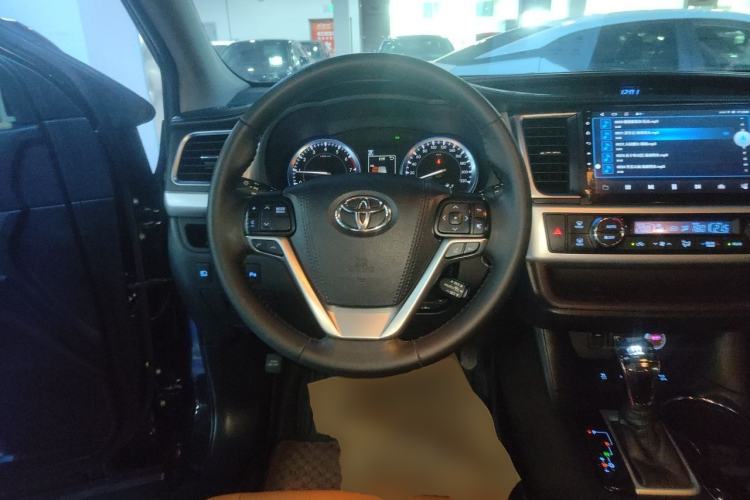 Used Toyota Highlander 2018 2.0T Four-Wheel Drive Knight Edition 7 Seats China VI Standard Steering Wheel