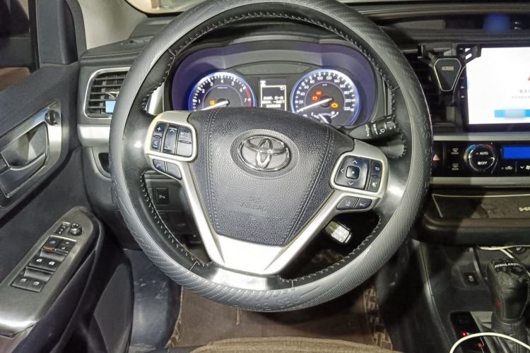 Used Toyota Highlander 2018 2.0T Four-Wheel Drive Luxury Edition 7 Seats China V Emission Standard Steering Wheel