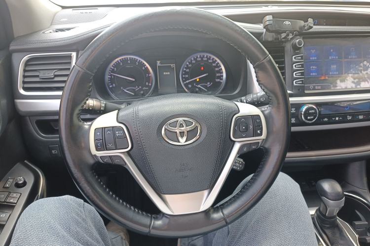 Used Toyota Highlander 2018 2.0T Four-Wheel Drive Luxury Edition 7 Seats China V Emission Standard Steering Wheel