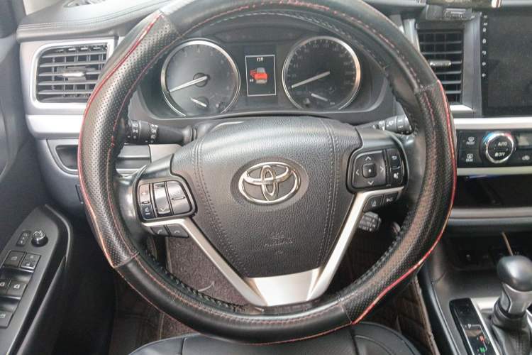 Used Toyota Highlander 2018 2.0T Four-Wheel Drive Luxury Version 7 Seats China VI Standard Steering Wheel