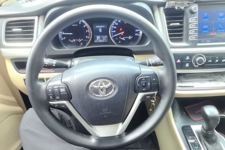 Used Toyota Highlander 2018 2.0T Two-Wheel Drive Elite Edition 7 Seats China VI Standard Steering Wheel