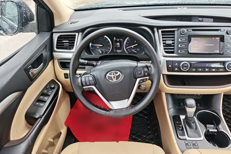Used Toyota Highlander 2018 2.0T Four-Wheel Drive Luxury Edition 7 Seats China V Emission Standard Steering Wheel