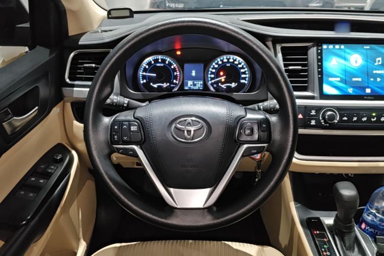 Used Toyota Highlander 2018 2.0T Two-Wheel Drive Elite Version 5 Seats China VI Standard Steering Wheel