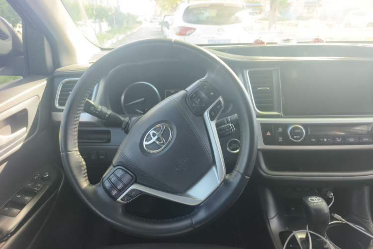 Used Toyota Highlander 2018 2.0T Four-Wheel Drive Prestige Version 7 Seats China VI Standard Steering Wheel