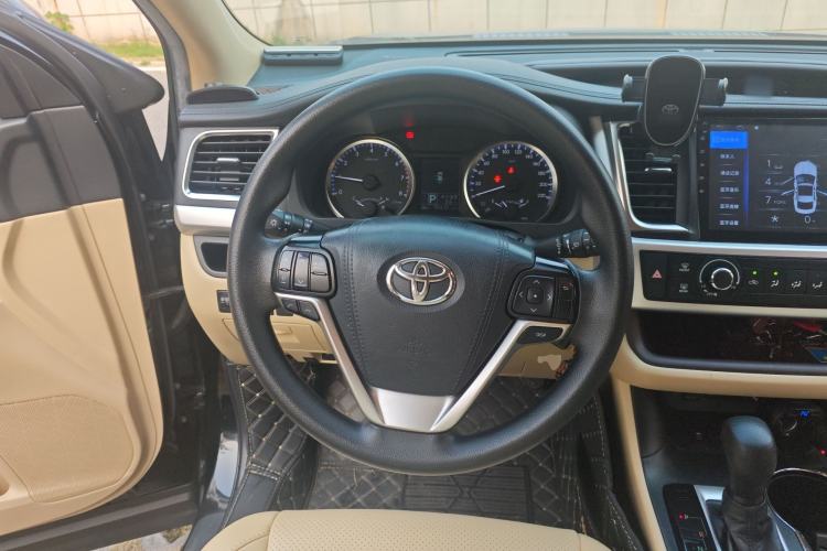 Used Toyota Highlander 2018 2.0T Two-Wheel Drive Elite Edition 7 Seats China VI Standard Steering Wheel