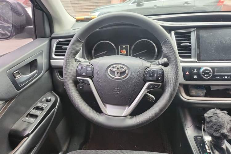 Used Toyota Highlander 2018 2.0T Four-Wheel Drive Prestige Version 7 Seats China VI Standard Steering Wheel