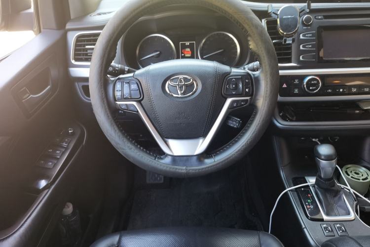 Used Toyota Highlander 2018 2.0T Four-Wheel Drive Luxury Edition 7 Seats China V Emission Standard Steering Wheel
