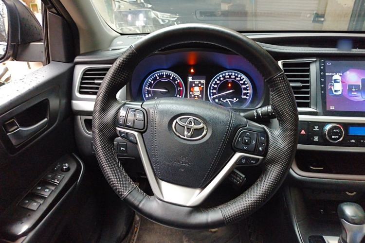 Used Toyota Highlander 2018 2.0T Four-Wheel Drive Luxury Version 7 Seats China VI Standard Steering Wheel