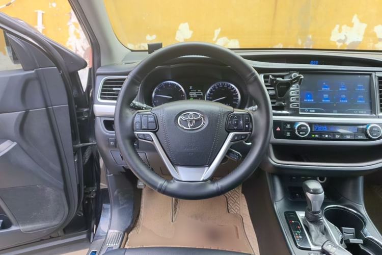 Used Toyota Highlander 2018 2.0T Four-Wheel Drive Luxury Version 7 Seats China VI Standard Steering Wheel
