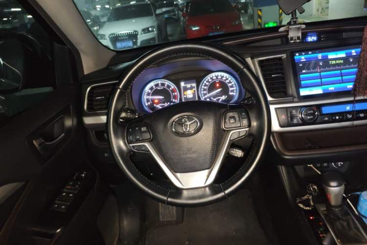 Used Toyota Highlander 2018 2.0T Four-Wheel Drive Luxury Edition 7 Seats China V Emission Standard Steering Wheel