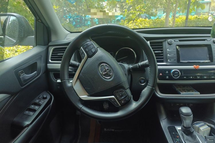 Used Toyota Highlander 2018 2.0T Four-Wheel Drive Luxury Version 7 Seats China VI Standard Steering Wheel