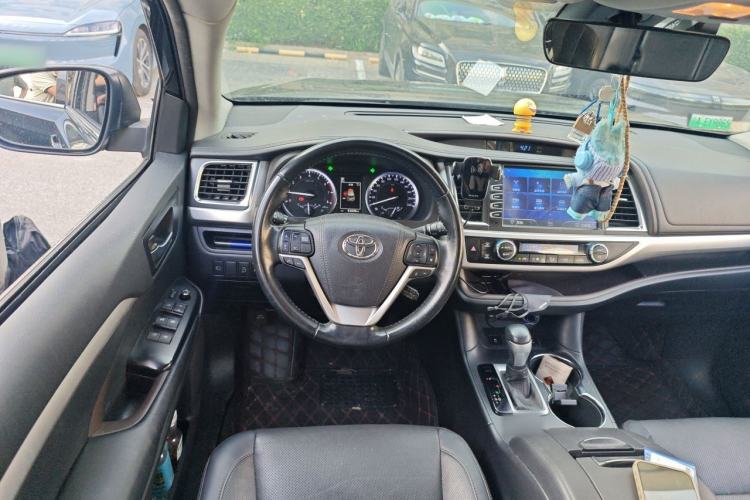 Used Toyota Highlander 2018 2.0T Four-Wheel Drive Luxury Version 7 Seats China VI Standard Steering Wheel