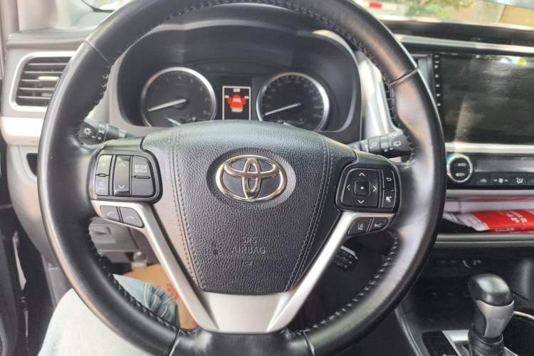 Used Toyota Highlander 2018 2.0T Four-Wheel Drive Luxury Version 7 Seats China VI Standard Steering Wheel