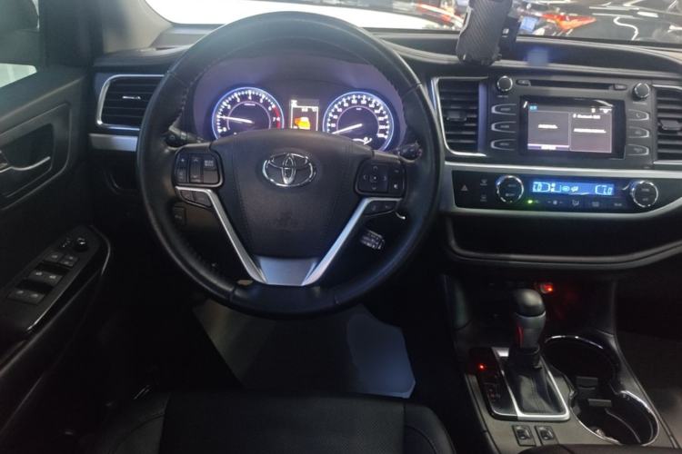 Used Toyota Highlander 2018 2.0T Four-Wheel Drive Luxury Version 7 Seats China VI Standard Steering Wheel