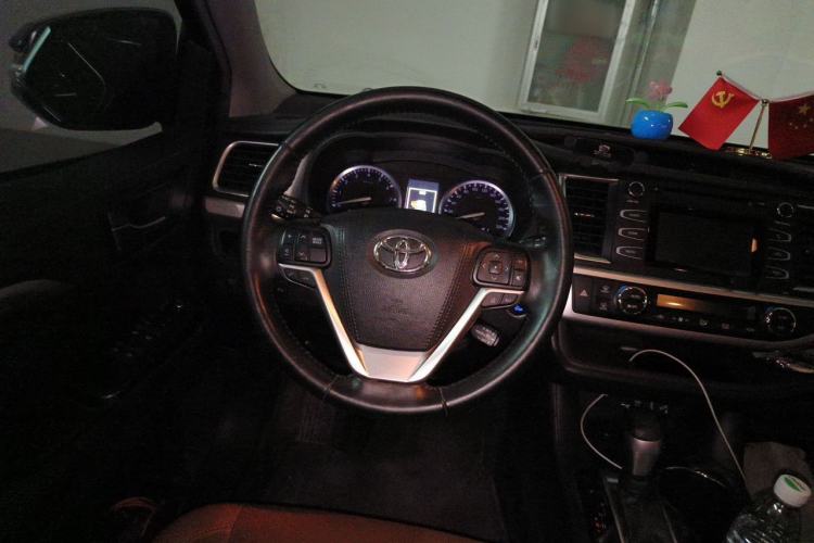 Used Toyota Highlander 2018 2.0T Four-Wheel Drive Knight Edition 7 Seats China VI Standard Steering Wheel