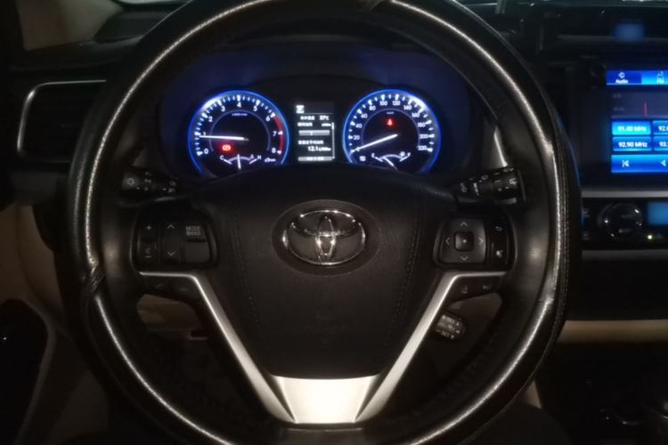 Used Toyota Highlander 2018 2.0T Four-Wheel Drive Luxury Version 7 Seats China VI Standard Steering Wheel
