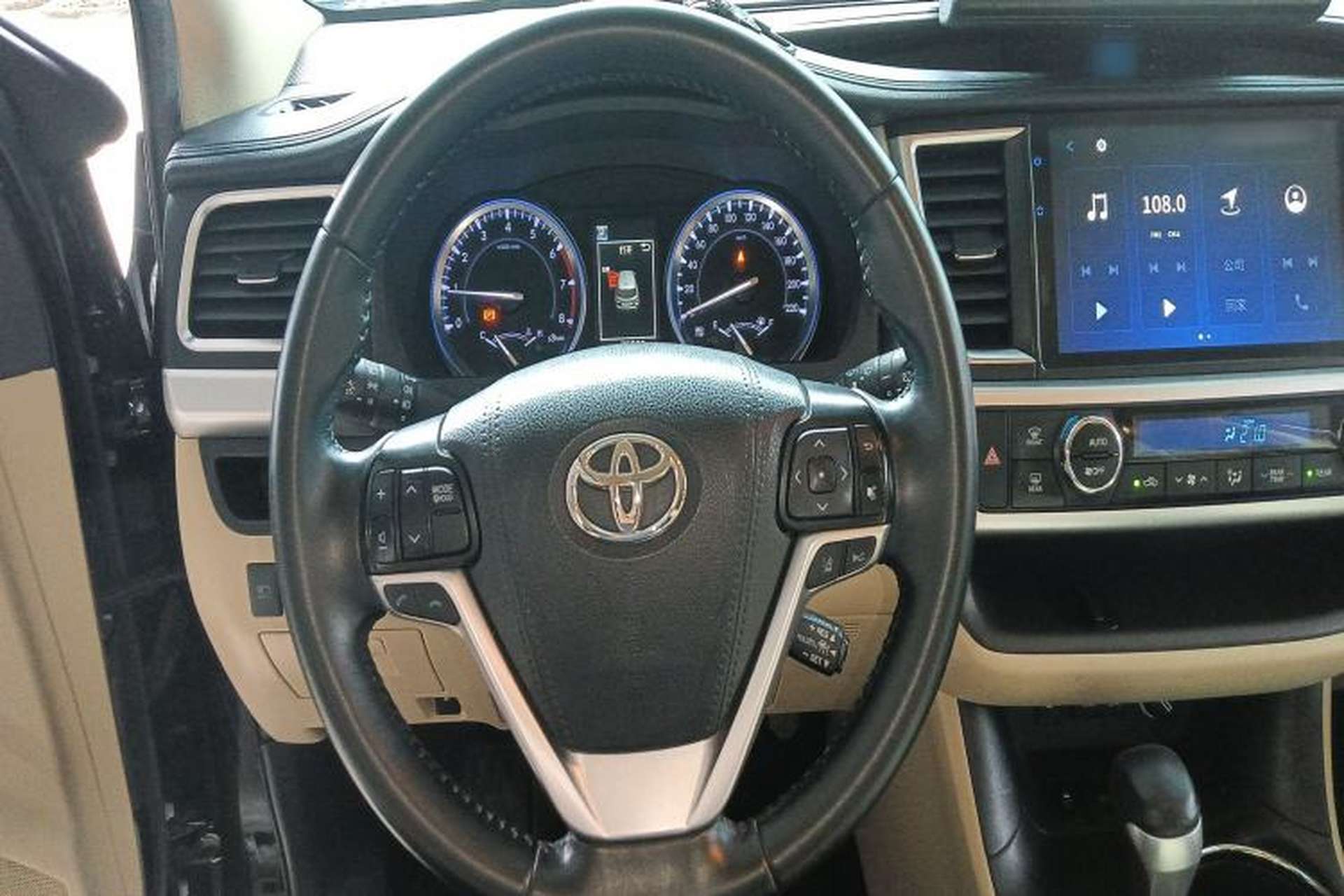 Used Toyota Highlander 2018 2.0T Four-Wheel Drive Prestige Version 7 Seats China VI Standard Steering Wheel