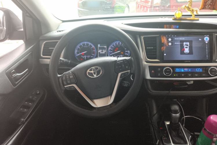 Used Toyota Highlander 2018 2.0T Four-Wheel Drive Luxury Edition 7 Seats China V Emission Standard Steering Wheel