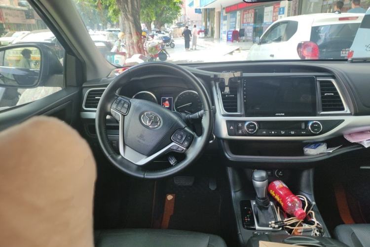Used Toyota Highlander 2018 2.0T Four-Wheel Drive Luxury Version 7 Seats China VI Standard Steering Wheel