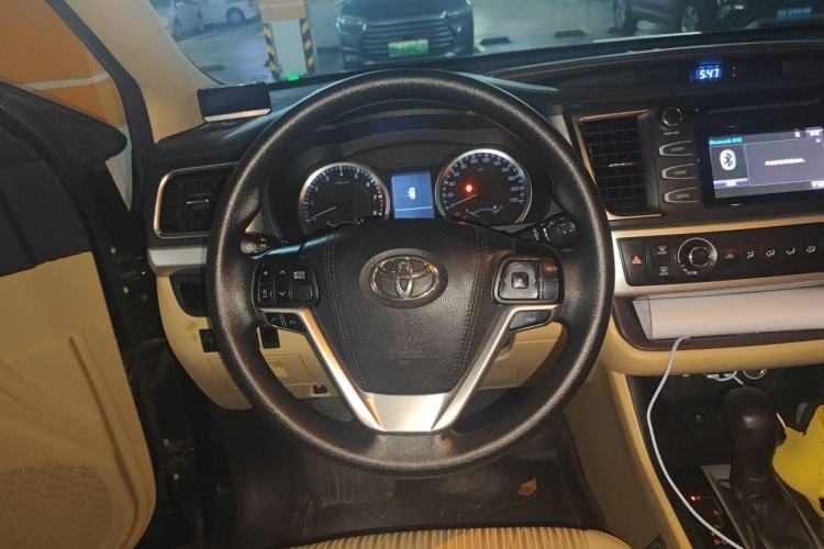 Used Toyota Highlander 2018 2.0T Two-Wheel Drive Elite Edition 5 Seats Emission Standard China V Steering Wheel