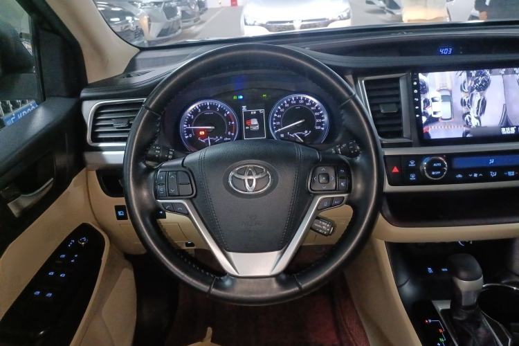 Used Toyota Highlander 2018 2.0T Four-Wheel Drive Luxury Version 7 Seats China VI Standard Steering Wheel