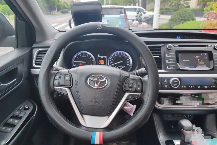 Used Toyota Highlander 2018 2.0T Four-Wheel Drive Luxury Version 7 Seats China VI Standard Steering Wheel